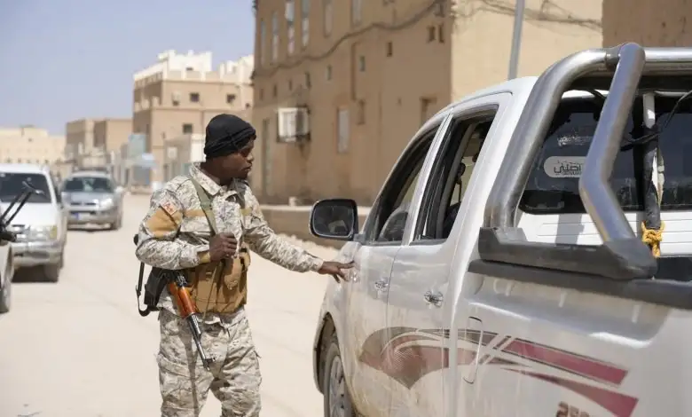 قوات درع الوطن تواصل حملة منع حمل السلاح في مديرية القطن IMG COM ٢٠٢٦٠٥٠٧٠١٣٢١٤٦٦٩17