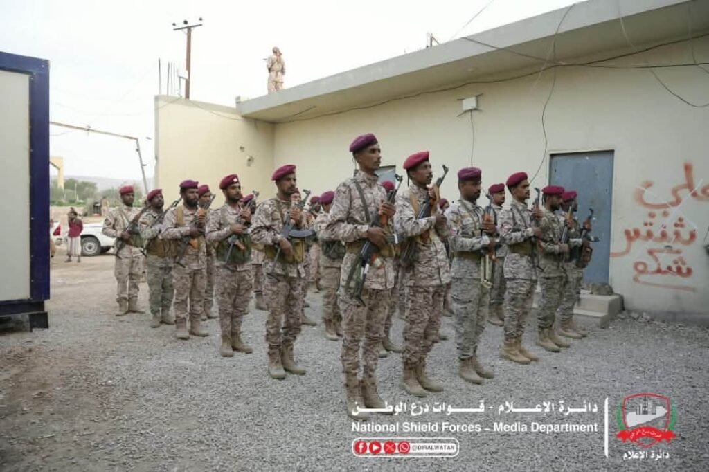 قيادة الفرقة الثانية تكرم أفراد اللواء الثاني بنقطة الغرف تقديراً ليقظتهم وانضباطهم الأمني FB IMG 1788246776299