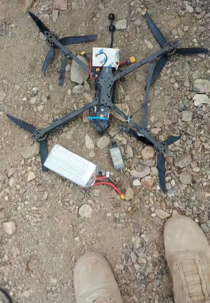 اللواء الثالث بالفرقة الأولى يُسقط طائرة مسيرة حوثية في جبهة كهبوب FB IMG 1789614185300